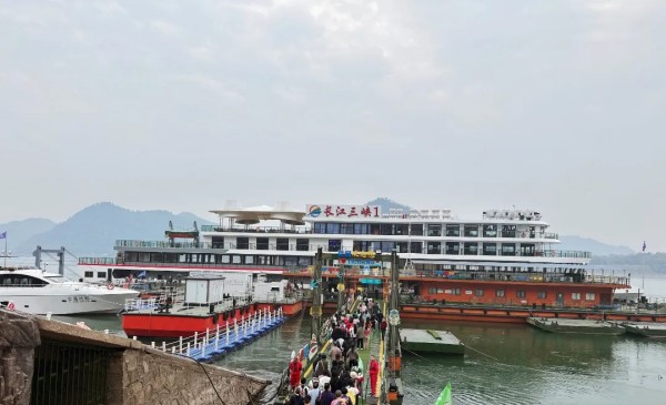 展翼通信設(shè)備服務(wù),手機(jī)批發(fā),湖南手機(jī)零售,常德電話繳費(fèi),常德上戶業(yè)務(wù)